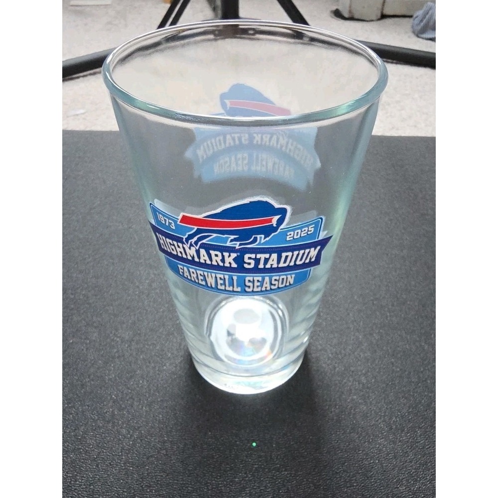 BUFFALO BILLS FAREWELL SEASON PINT CLEAR GLASS MUG 16 0Z.  NWT